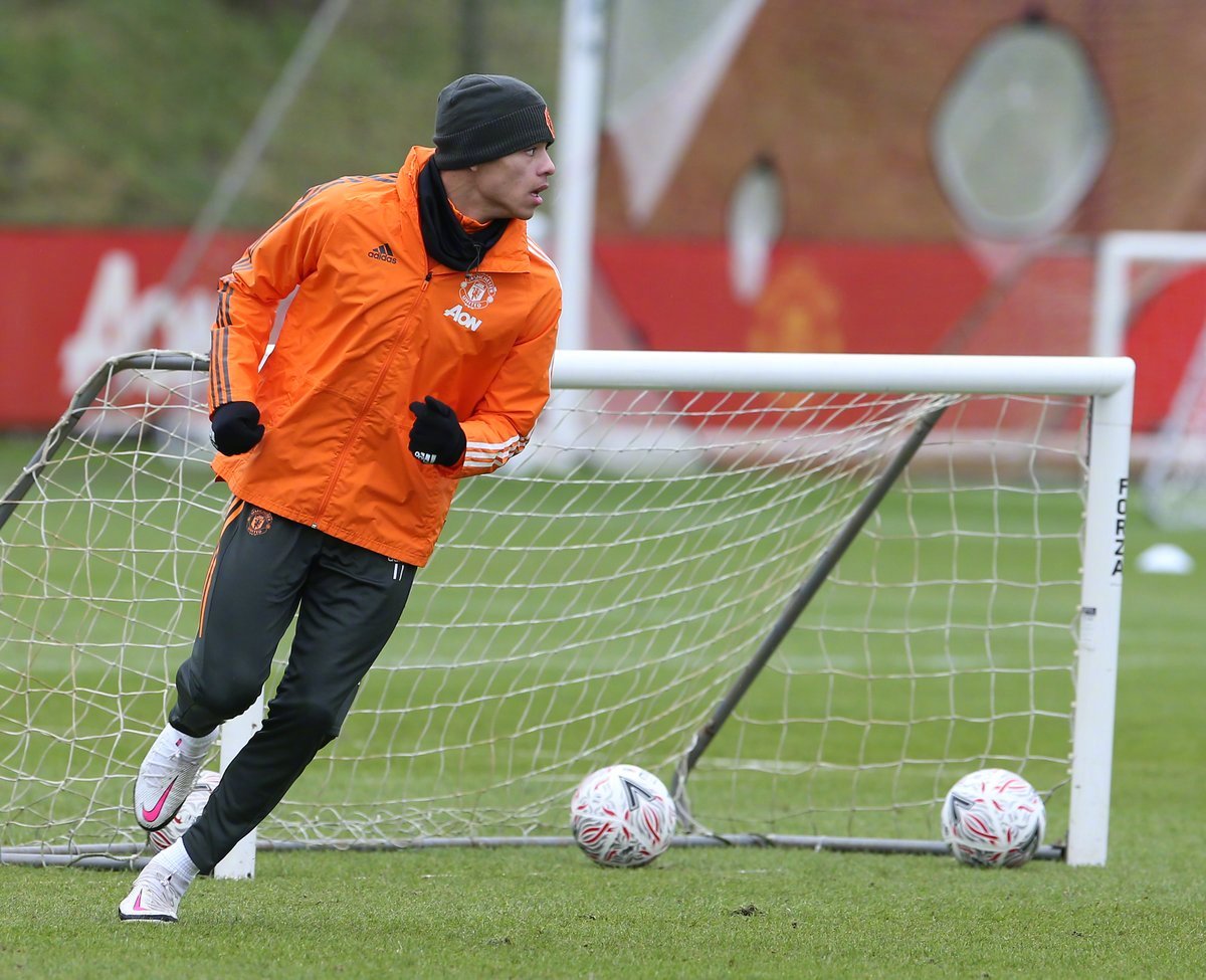 训练课后体能课后；浙江稠州回应争议备战足总杯；震撼外界；更衣室氛围转暖的简单介绍