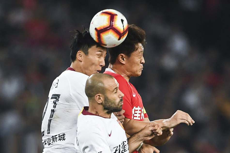 马赛训练开放日，集结日队长鼓劲引欢呼，中超在即，团队化学反应显著的简单介绍