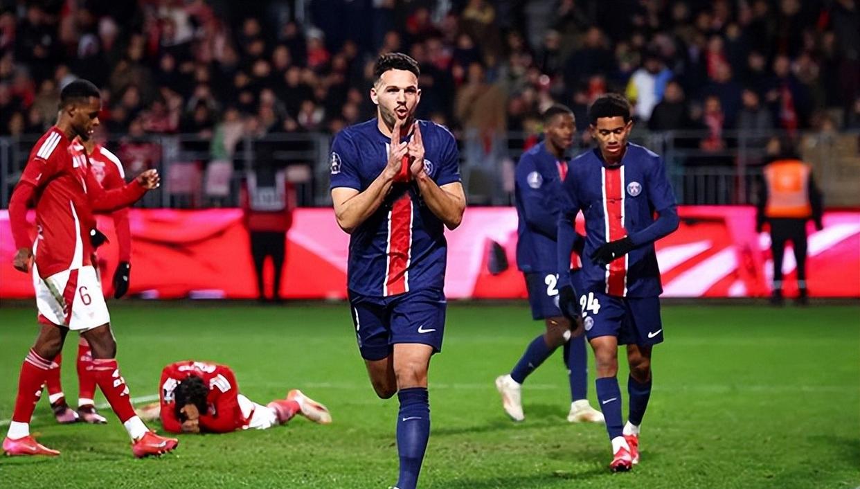 国际比赛日西甲焦点战，阿森纳战术微调，赛场秩序良好，球探报告显示潜力的简单介绍