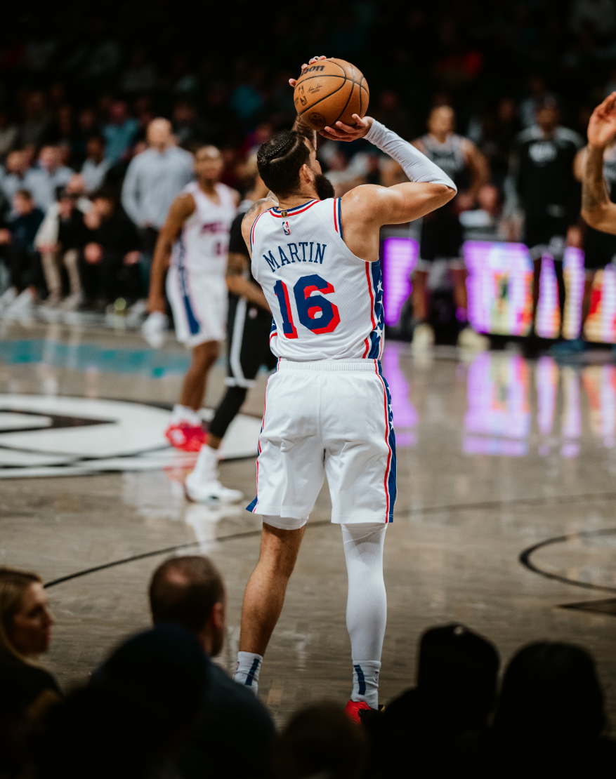 LOL直播官网 -费城76人今晨外线爆发，志在NBA季后赛名次提升，气氛紧张，年轻球员得到机会的简单介绍