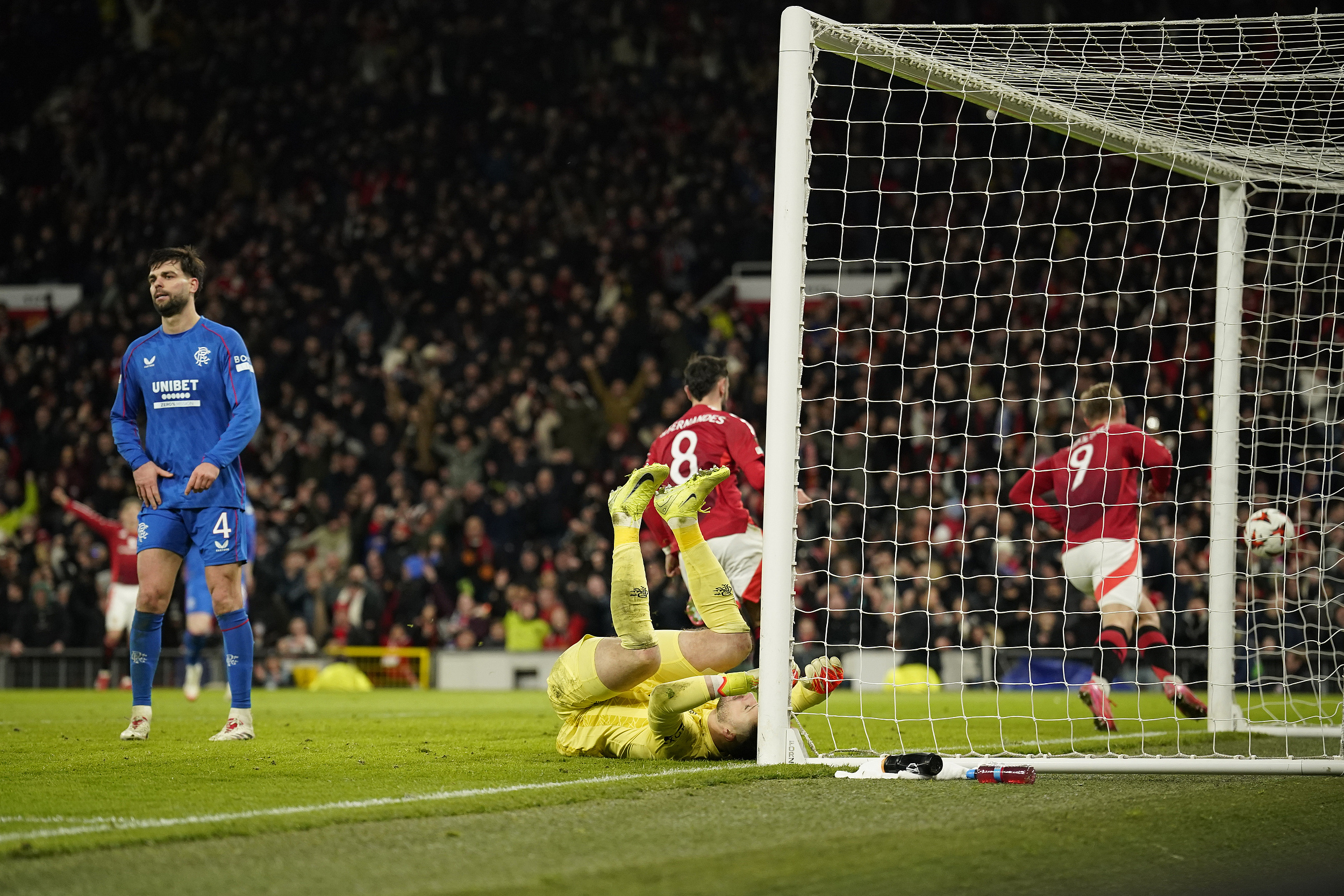 转会期体能课后，法兰克福完成体检备战欧联，球迷炸锅，纪律约束更严格的简单介绍