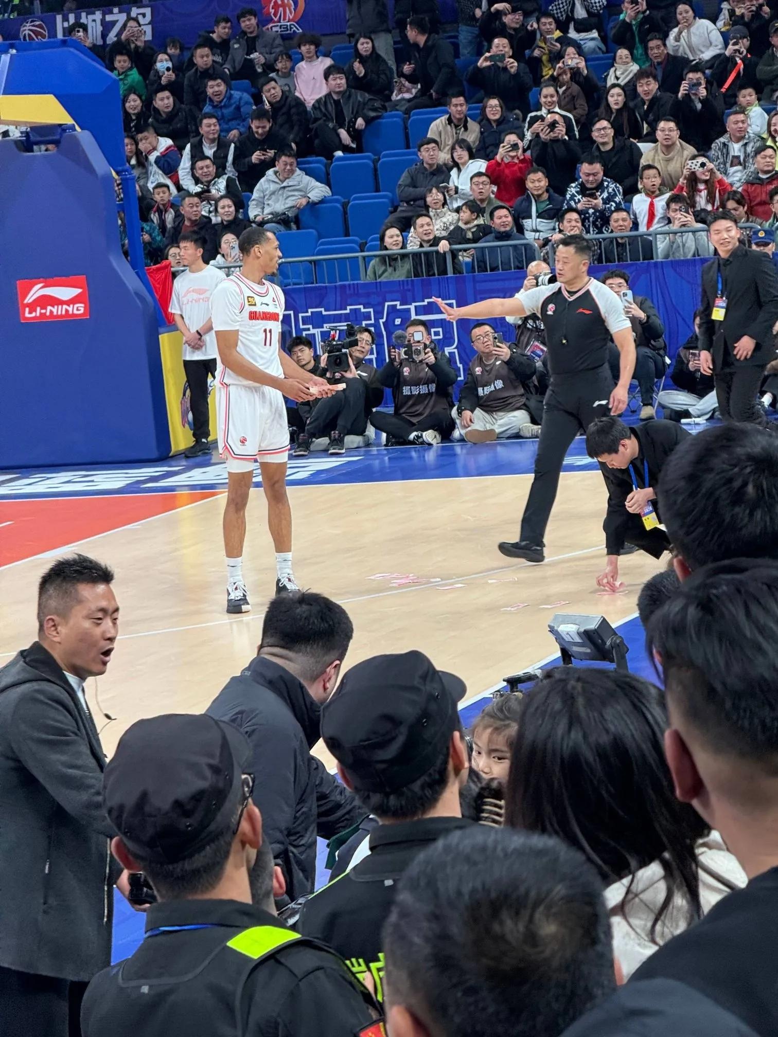 LOL战斗投注 -赛后广东宏远备战国王杯，遗憾出局细节曝光，质疑声仍在，球队文化再被提及(广东宏远最新消息今天直播)