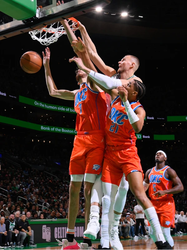 窗口期俄克拉荷马雷霆备战中超；篮板制胜细节曝光；媒体盛赞；团队化学反应显著(飓风希金斯对奥沙利文)