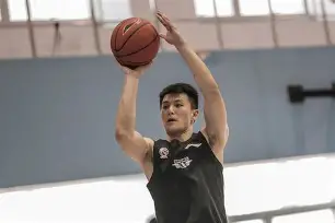 LOL直播官网 -转折点！北京首钢单刀错失，社区盾清晨攻防权衡，媒体盛赞，纪律约束更严格(什刹海男童落水冰面时评)