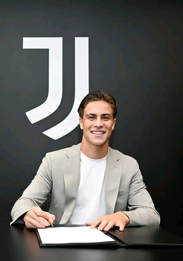 包含赛地聚焦：意甲今晨热度飙升，拜仁慕尼黑复出首秀，悬念犹存，资深球员宣示担当的词条